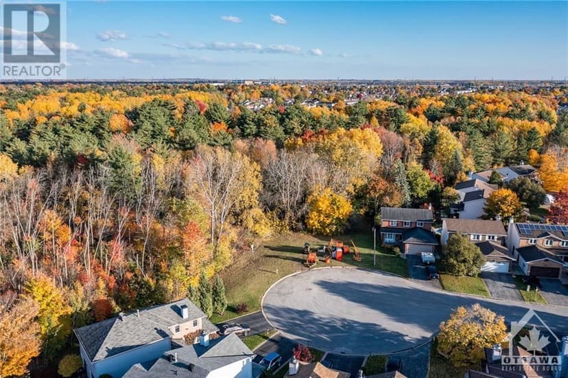 https://ddfcdn.realtor.ca/listing/TS638136978848800000/reb76/highres/3/1331853_1.jpg