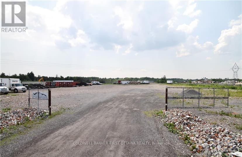 https://ddfcdn.realtor.ca/listing/TS638682536286470000/reb76/highres/5/x9462565_1.jpg
