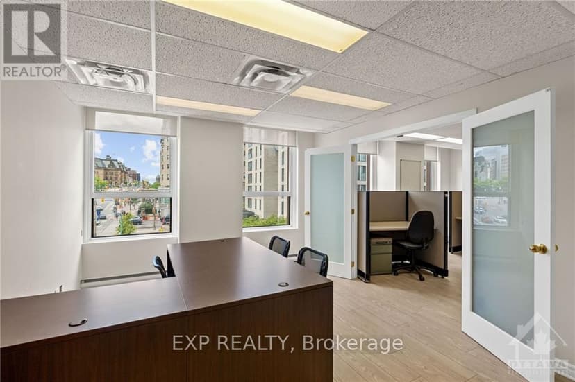 https://ddfcdn.realtor.ca/listing/TS638682536699000000/reb76/highres/1/x9515821_16.jpg