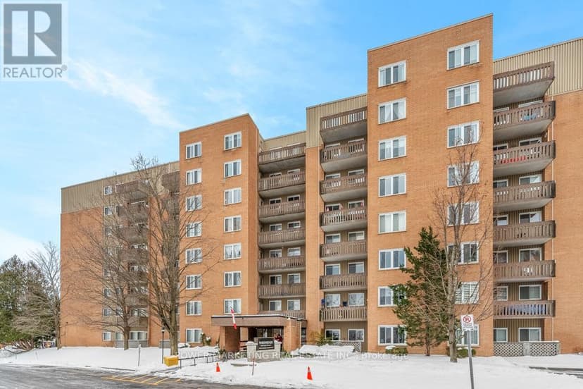 https://ddfcdn.realtor.ca/listing/TS638694229615000000/reb76/highres/5/x11887615_1.jpg