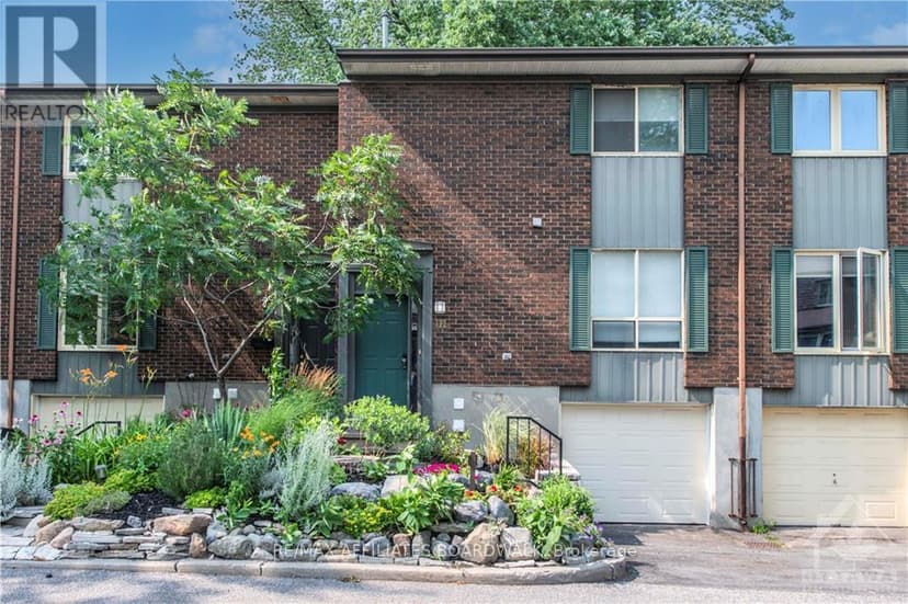 https://ddfcdn.realtor.ca/listing/TS638697218952330000/reb76/highres/5/x10442515_1.jpg