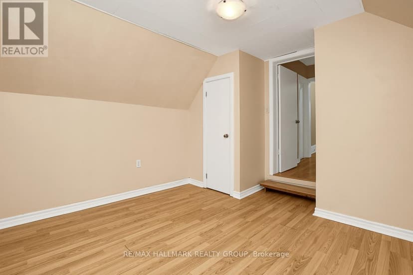 https://ddfcdn.realtor.ca/listing/TS638703769260100000/reb76/highres/6/x11899346_14.jpg