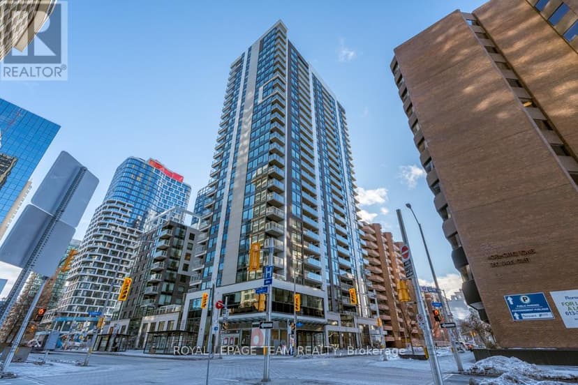 https://ddfcdn.realtor.ca/listing/TS638705641152900000/reb76/highres/1/x11900271_1.jpg