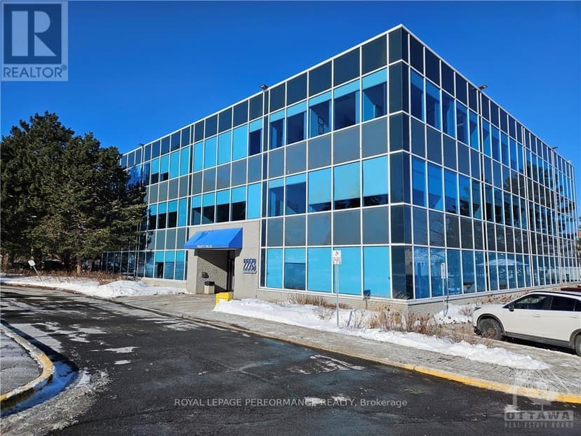 https://ddfcdn.realtor.ca/listing/TS638714141631770000/reb76/highres/3/x9515023_1.jpg