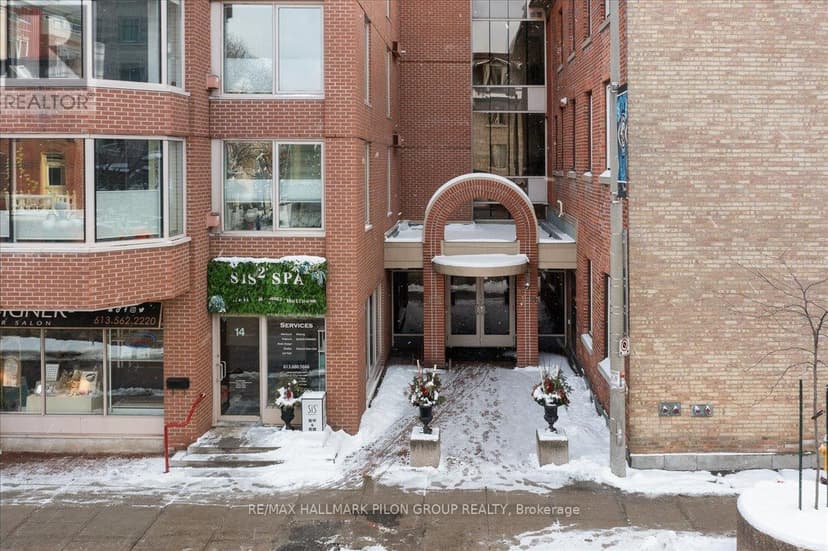 https://ddfcdn.realtor.ca/listing/TS638725405577800000/reb76/highres/9/x11924679_1.jpg