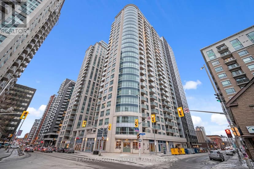 https://ddfcdn.realtor.ca/listing/TS638742614140400000/reb76/highres/8/x11954808_1.jpg