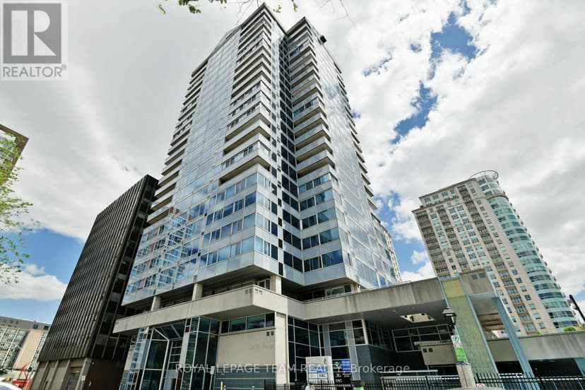https://ddfcdn.realtor.ca/listing/TS638742874337470000/reb76/highres/1/x11956121_1.jpg