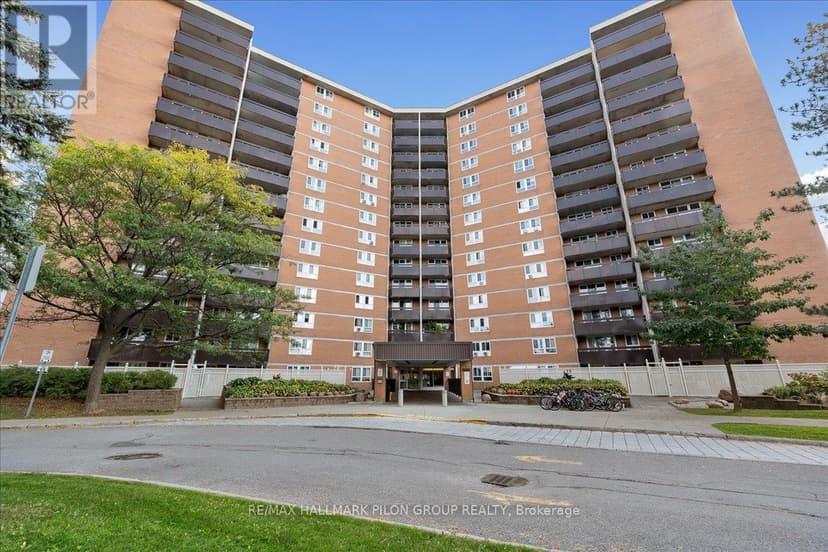https://ddfcdn.realtor.ca/listing/TS638743694019470000/reb76/highres/0/x11958450_1.jpg
