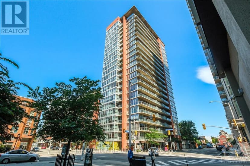 https://ddfcdn.realtor.ca/listing/TS638747005413230000/reb76/highres/8/x9518198_1.jpg