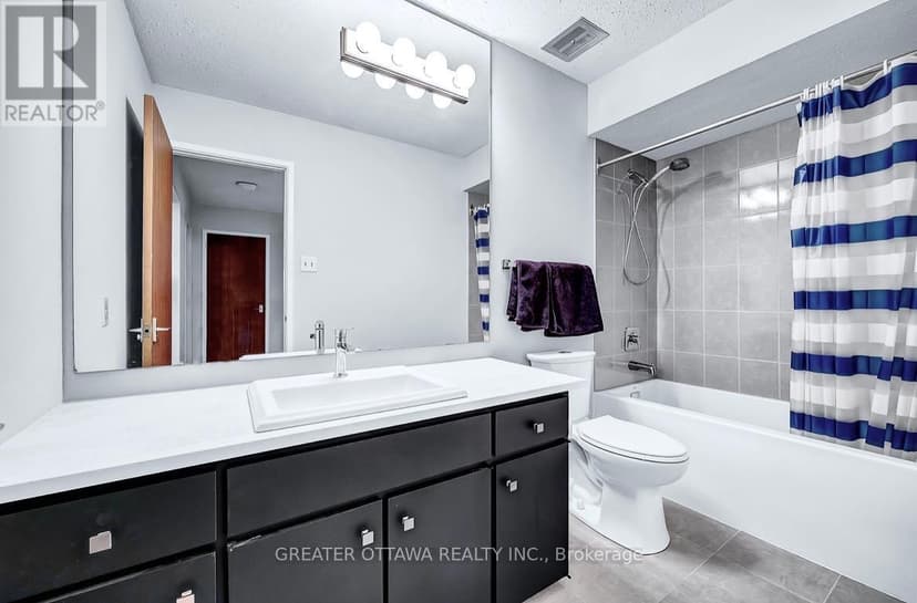 https://ddfcdn.realtor.ca/listing/TS638748878068100000/reb76/highres/2/x11968182_19.jpg