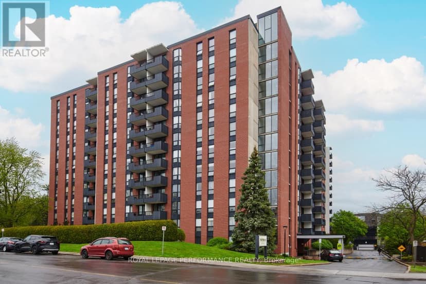 https://ddfcdn.realtor.ca/listing/TS638748949391530000/reb76/highres/6/x11968446_1.jpg