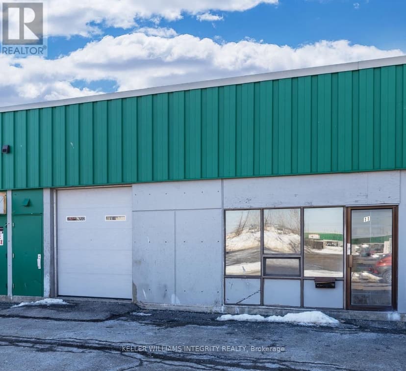 https://ddfcdn.realtor.ca/listing/TS638791178638970000/reb76/highres/9/x12054629_1.jpg
