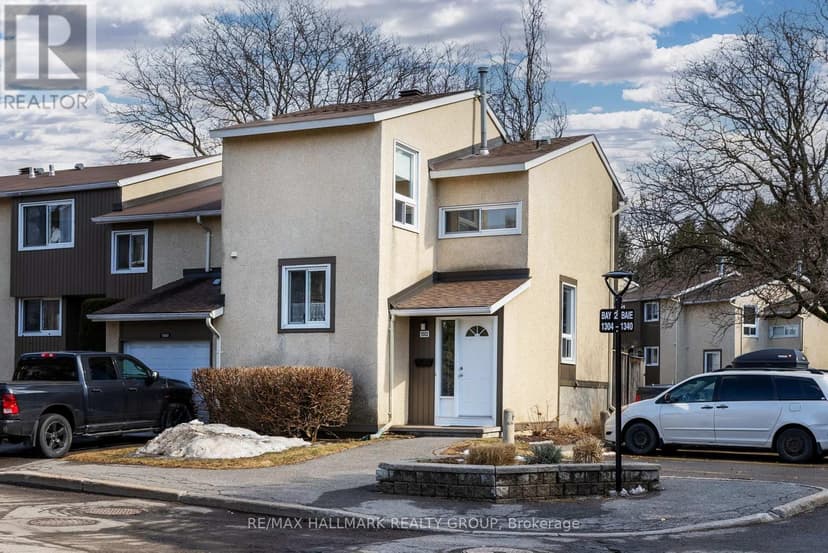 https://ddfcdn.realtor.ca/listing/TS638793913635300000/reb76/highres/0/x12063600_1.jpg