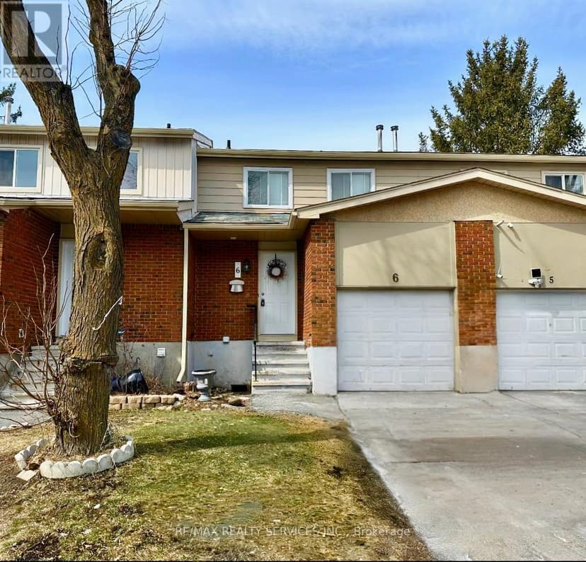 https://ddfcdn.realtor.ca/listing/TS638799670038070000/reb82/highres/3/x12071763_1.jpg